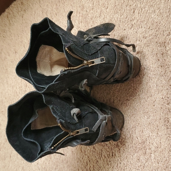 Freebird Cairo Booties in black suede - Picture 3 of 3